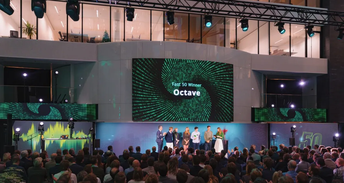 Foto on stage Deloitte